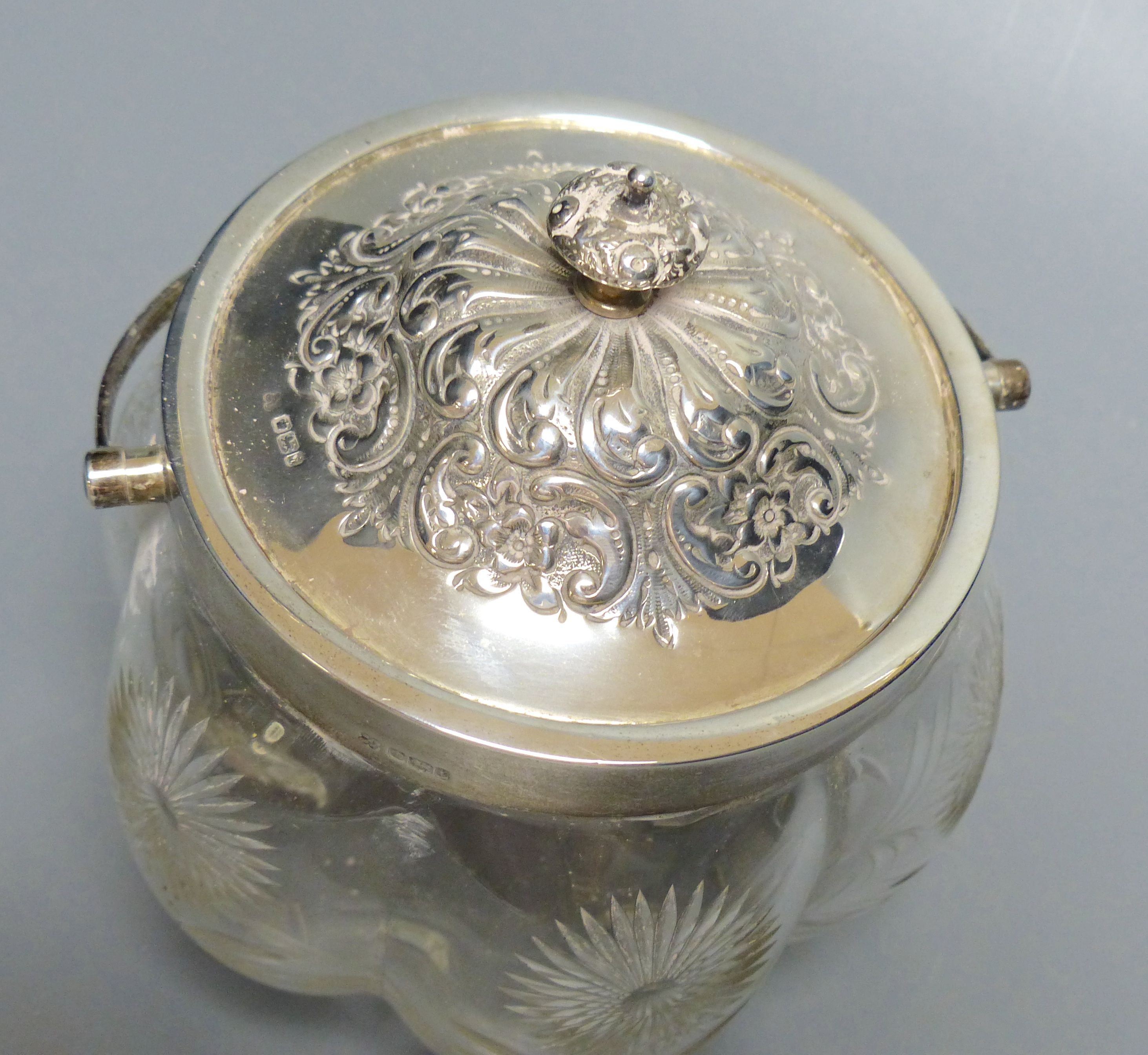 An Edwardian silver mounted glass biscuit barrel, Boardman, Glossop & Co, Sheffield, 1901, height 16.5cm.